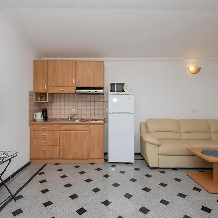 Appartement 1 Bedroom Stunning In *