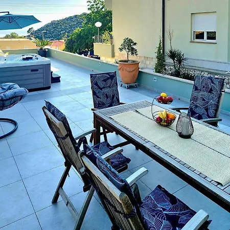 Appartement 1 Bedroom Stunning In Makarska