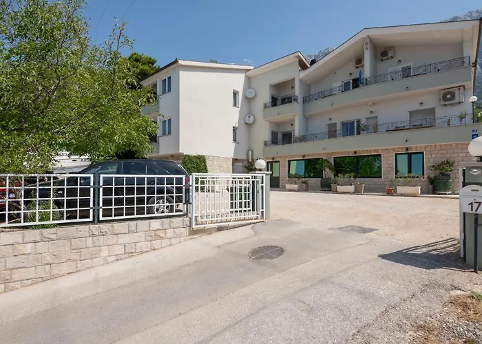 Veliko Brdo Iii Apartment Makarska